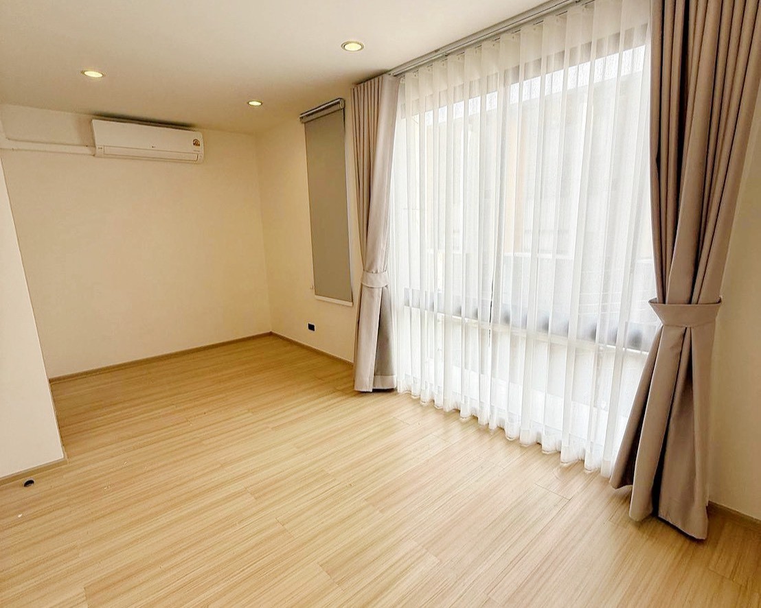 Townhouse in Pattanakarn 